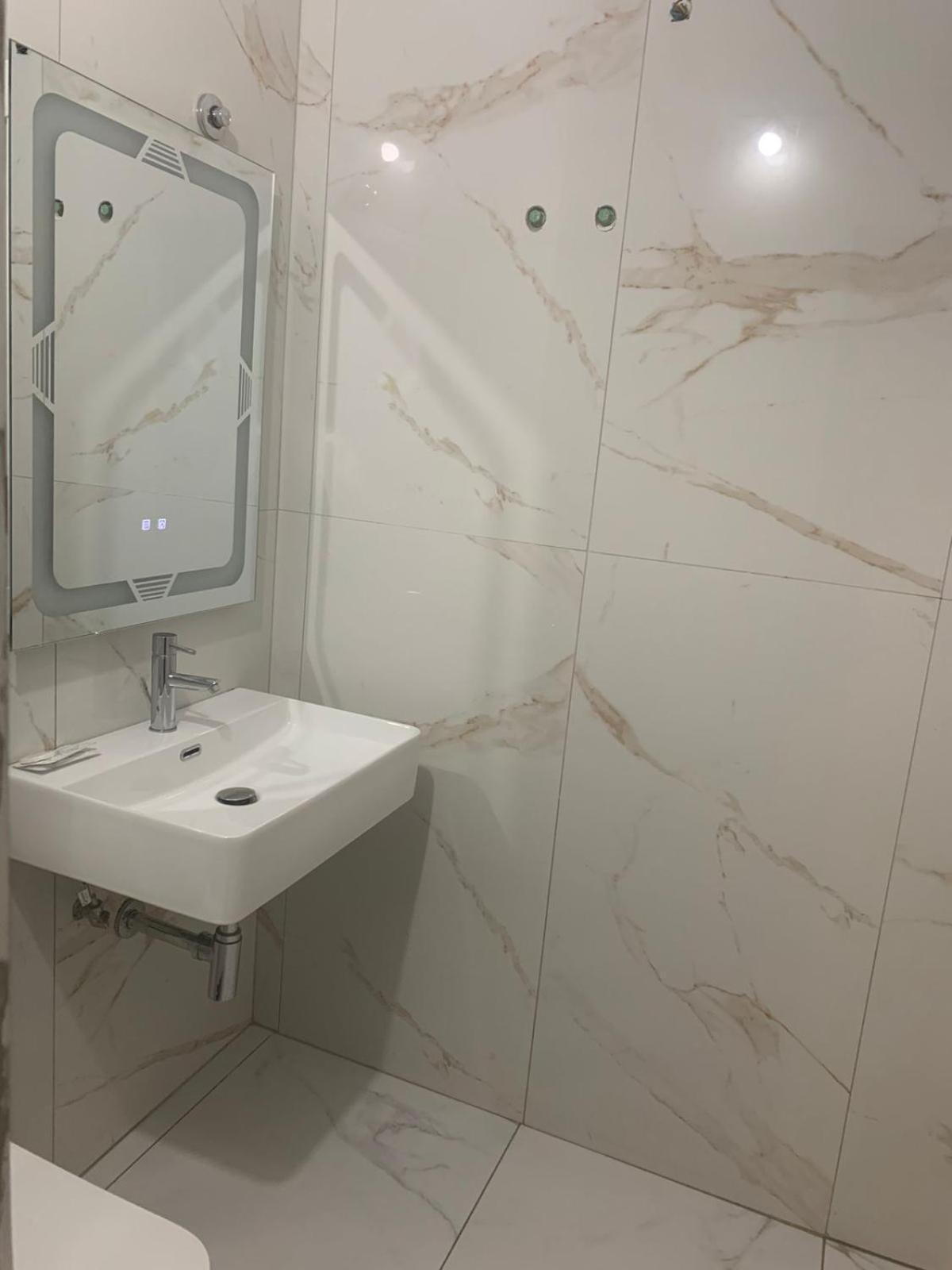 Hotel Kaloshi 4*