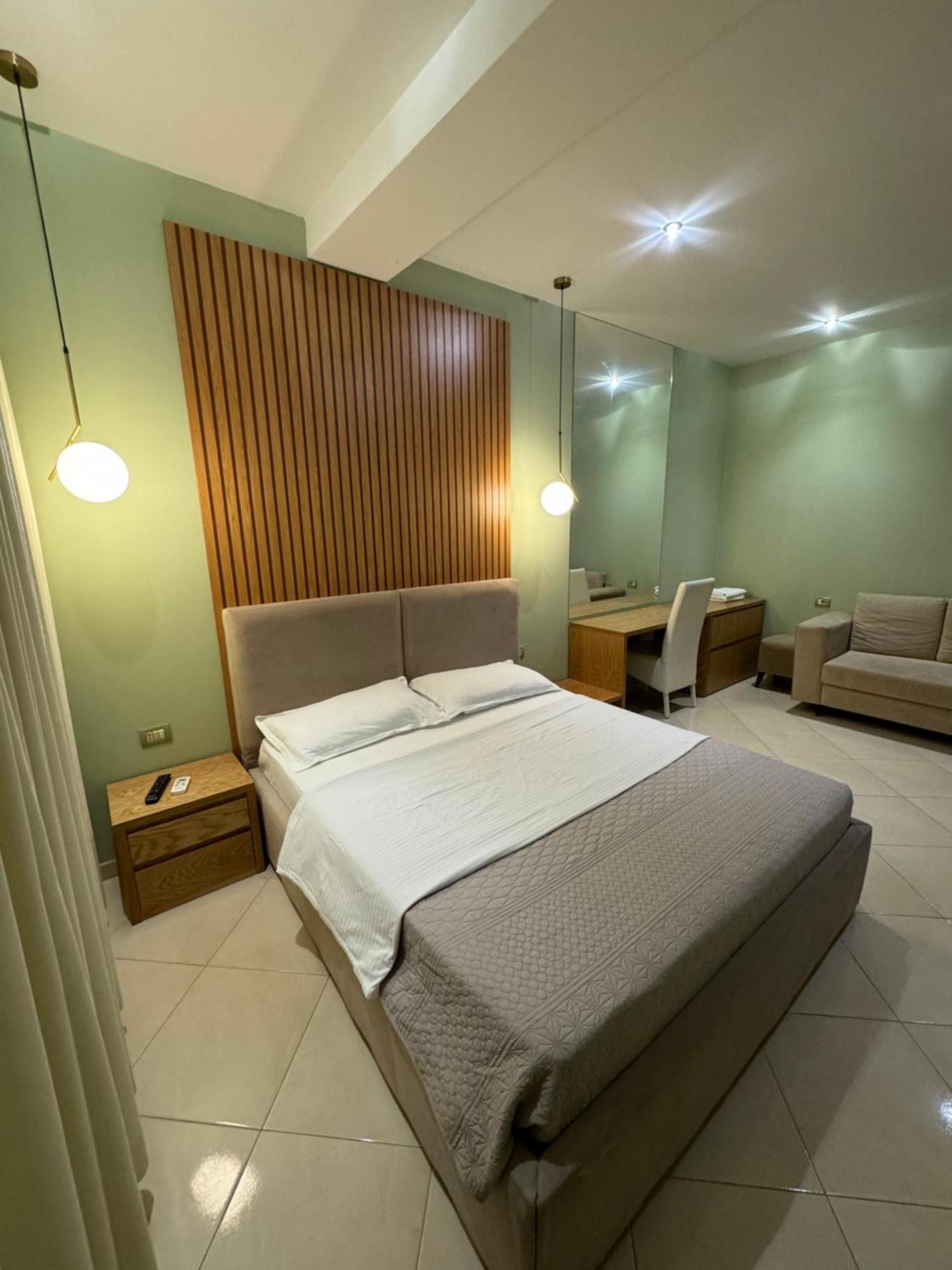 Hotel Kaloshi 4*